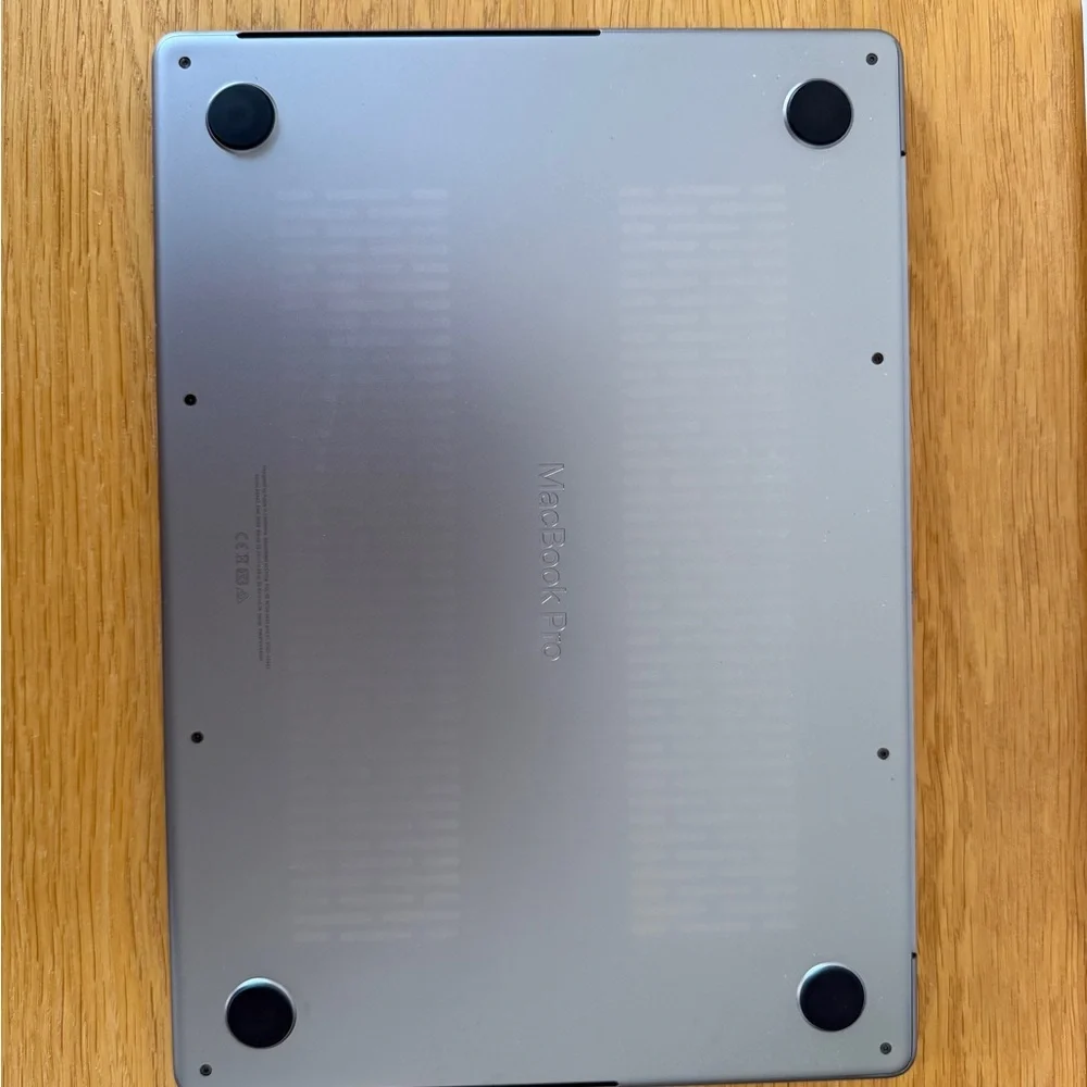 2021 M1 Apple MacBook Pro 10C CPU/14C GPU/1 TB